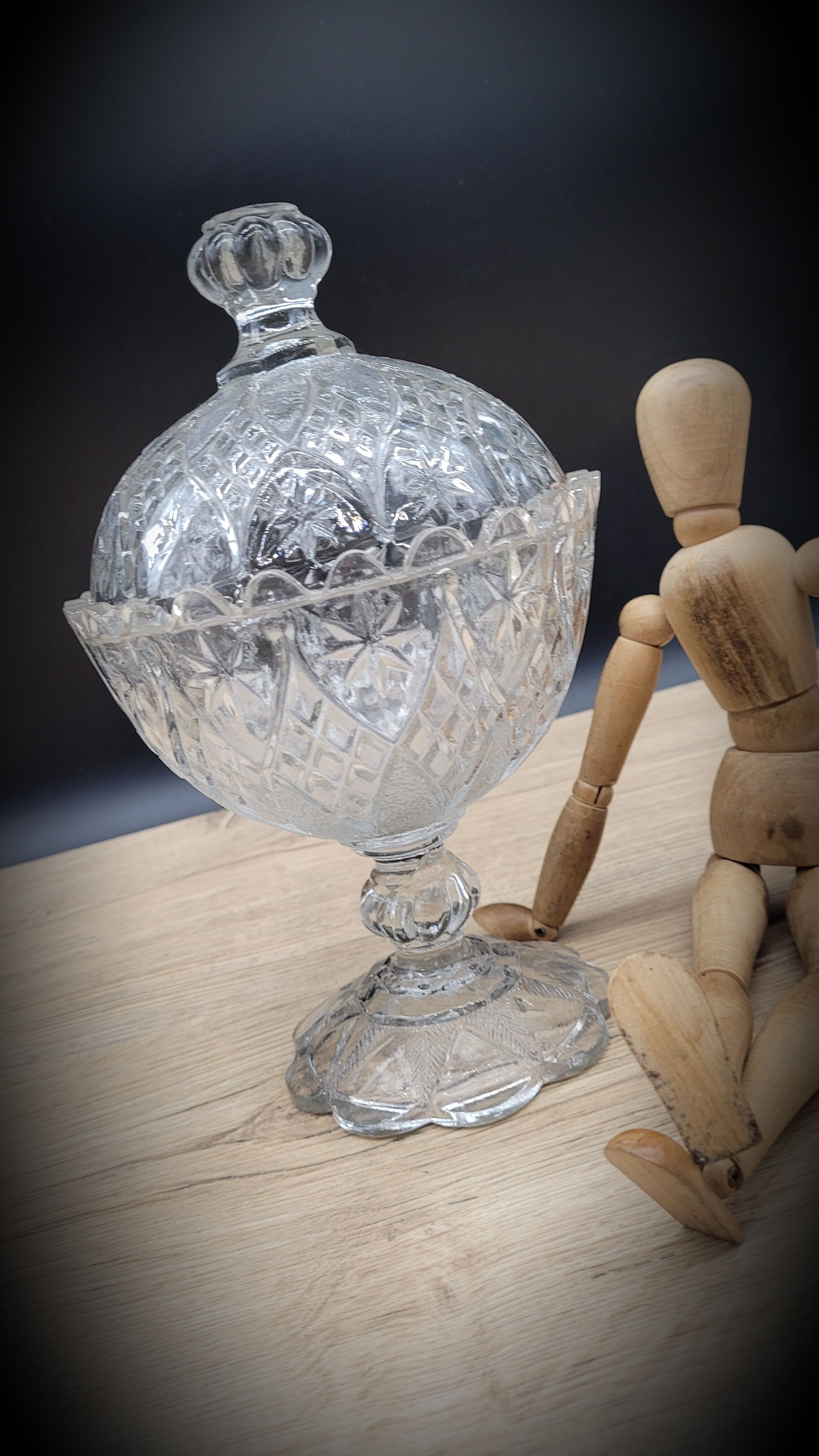 Empty pocket chiseled glass