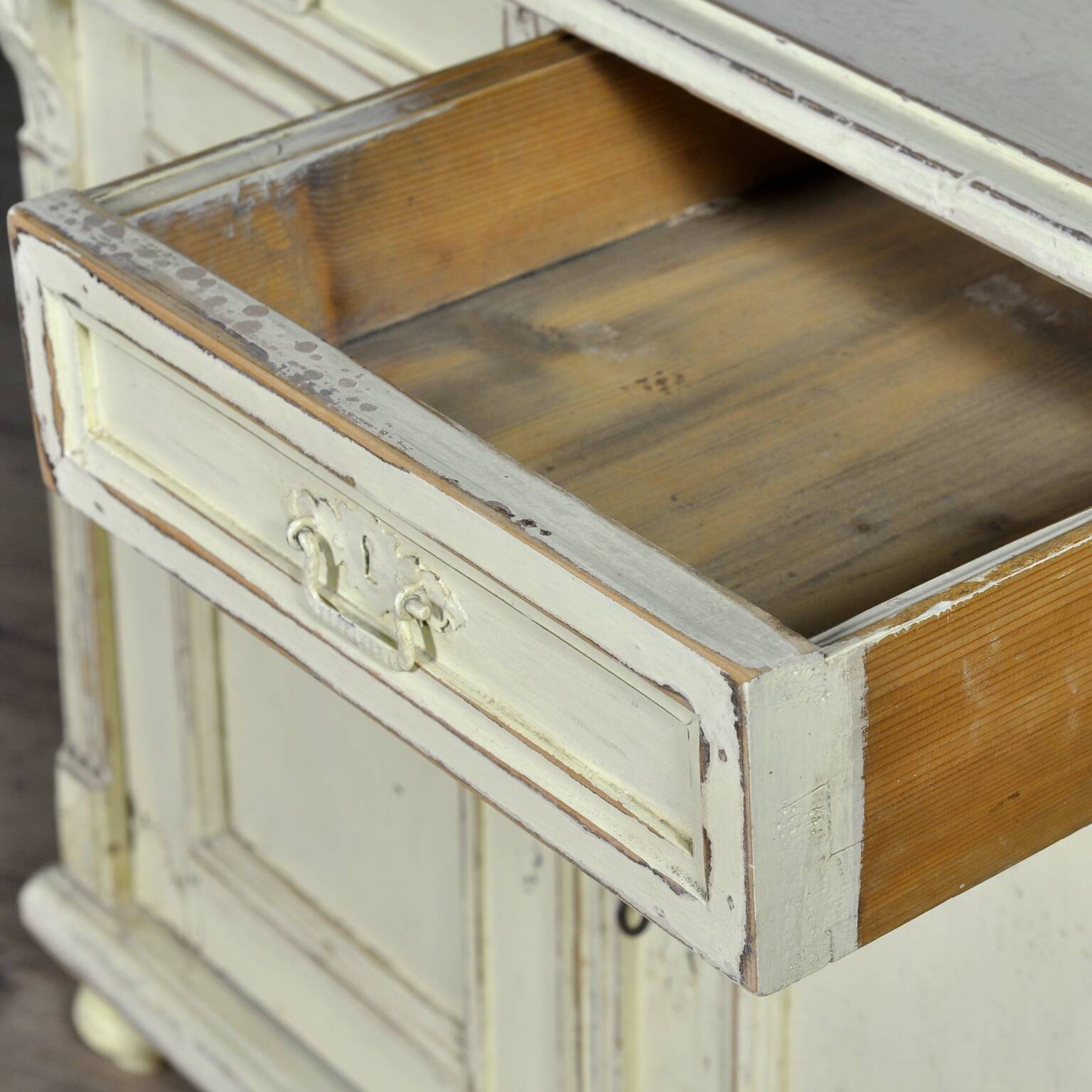 Buffet ancien en pin, vers 1910