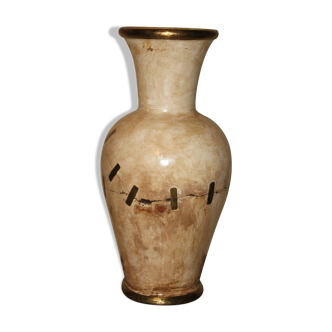 Tadelaket vase