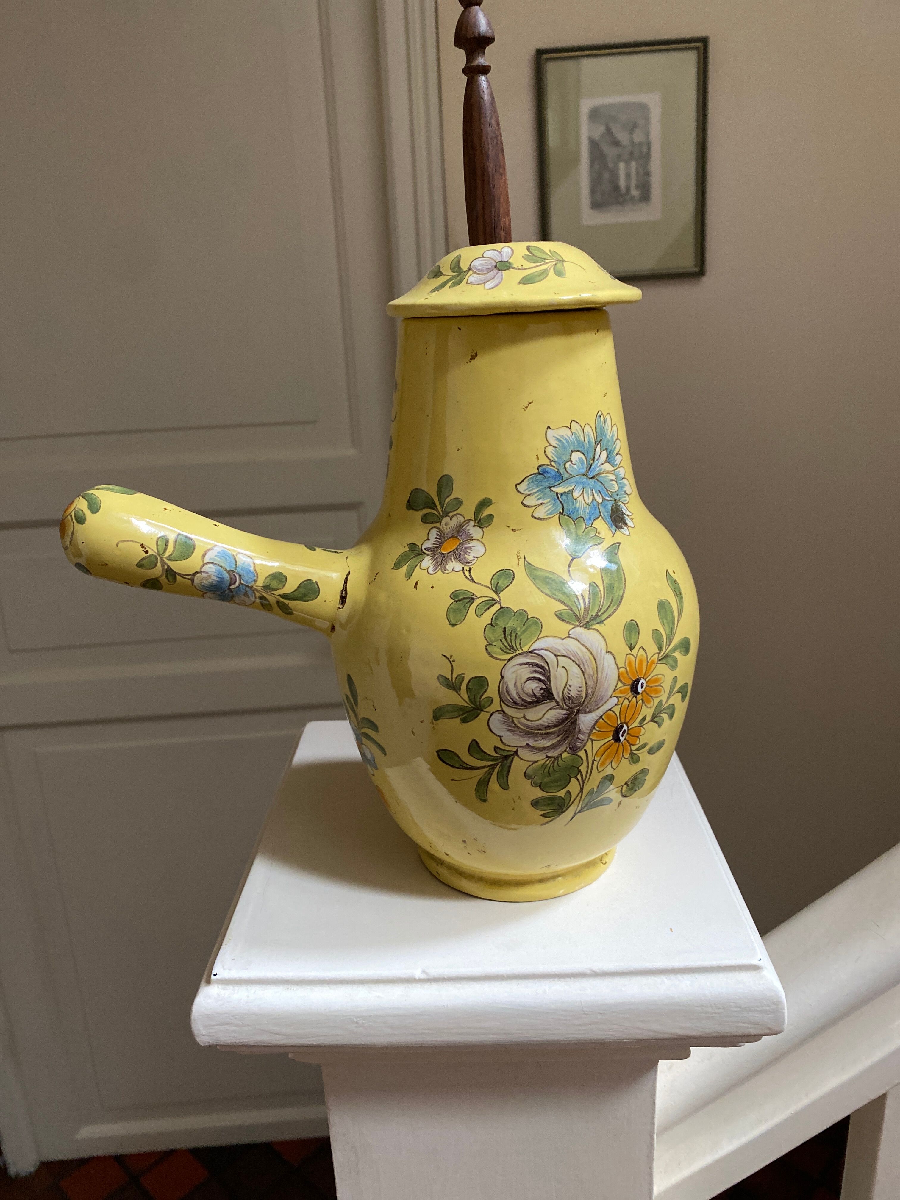 Porcelain chocolatière