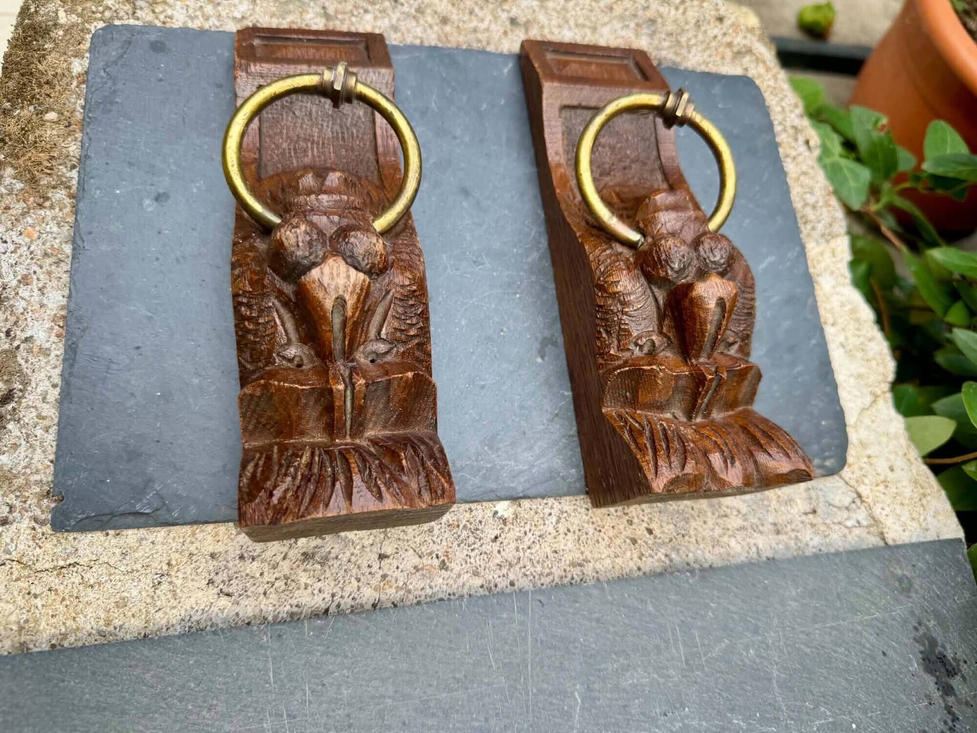 Pair of consoles, corbels, wooden and brass lion supports, 19th century.