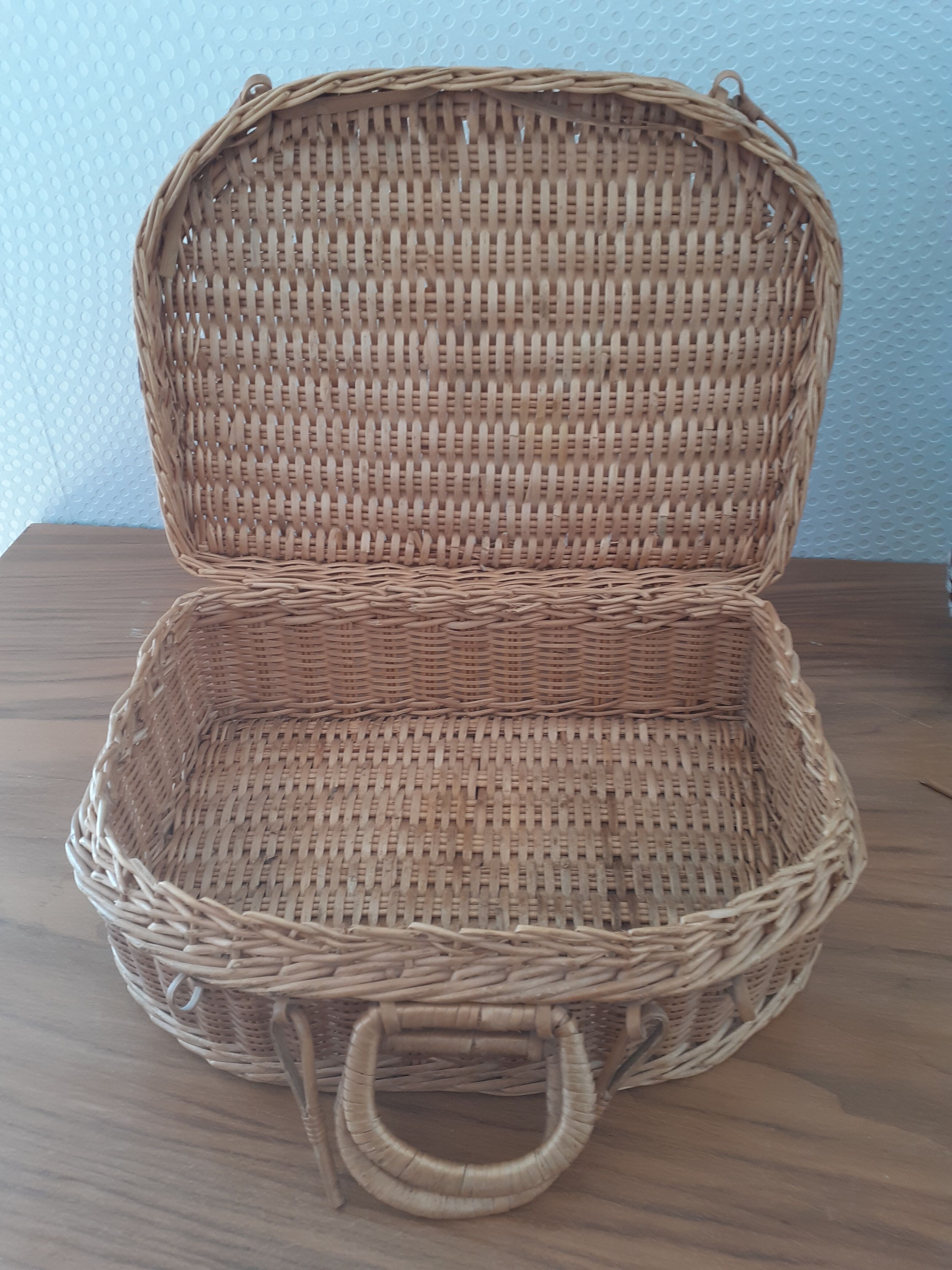 Vintage flat basket
