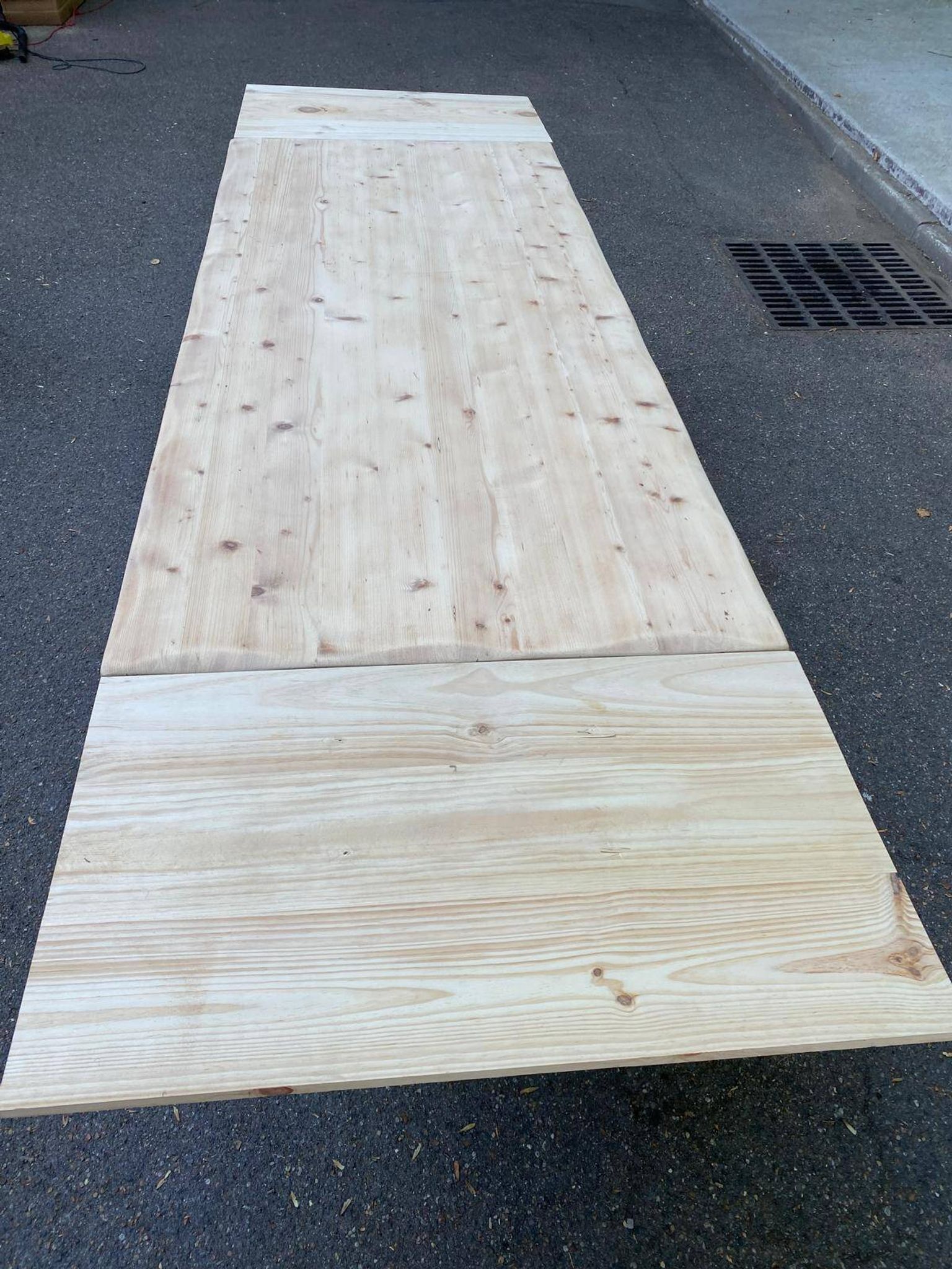 Grande table de ferme monastère décapée en bois brut extensible 200 à 300cm