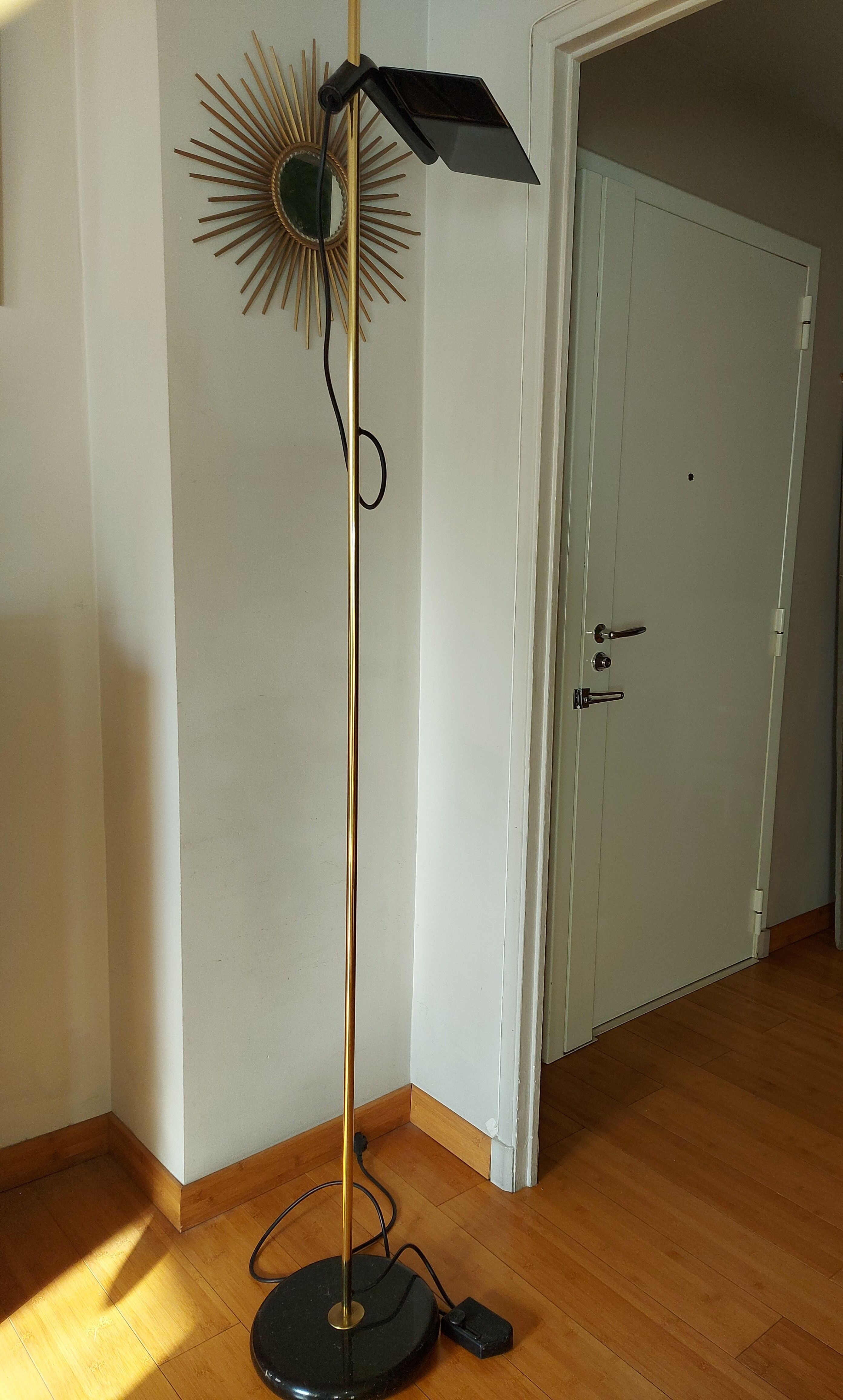 Guzzini design lamppost (marble foot)