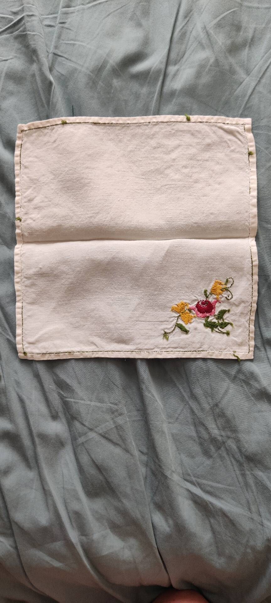 Nappe brodée main et ses six serviettes