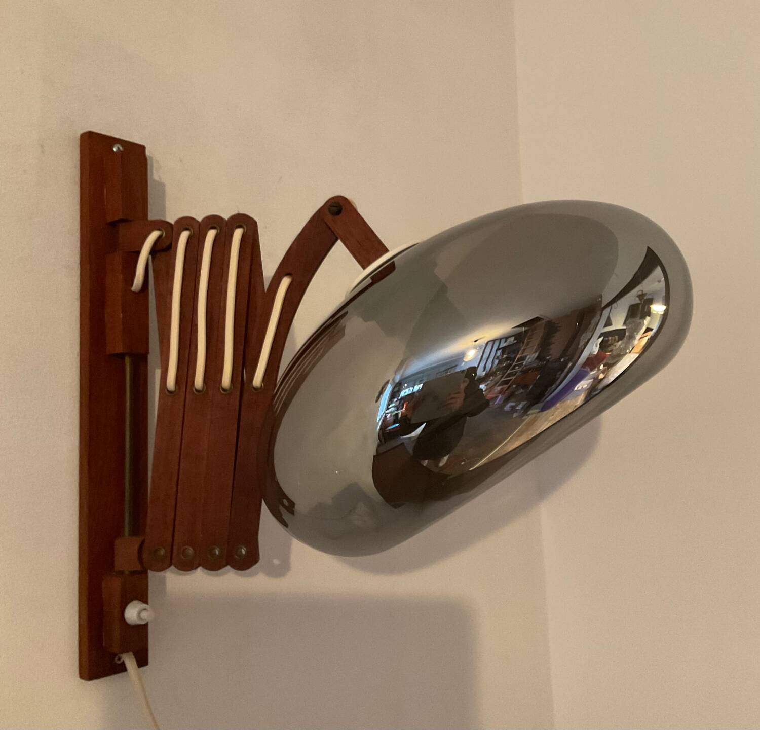 Scandinavian “scissors” wall lamp in teak from the 50s and 60s