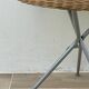Table pliante rotin et métal laqué