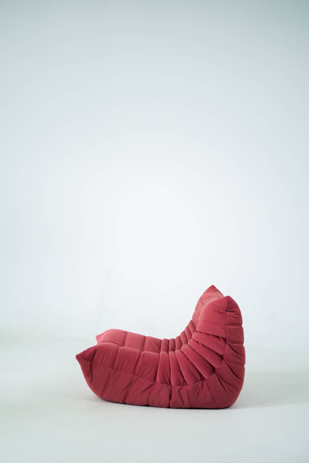 Togo set of chair and pouf in raspberry velvet