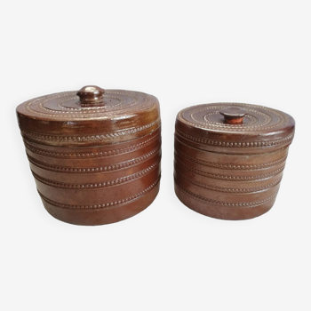 Duo of varnished stoneware pots