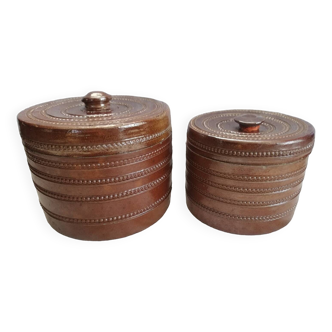 Duo of varnished stoneware pots