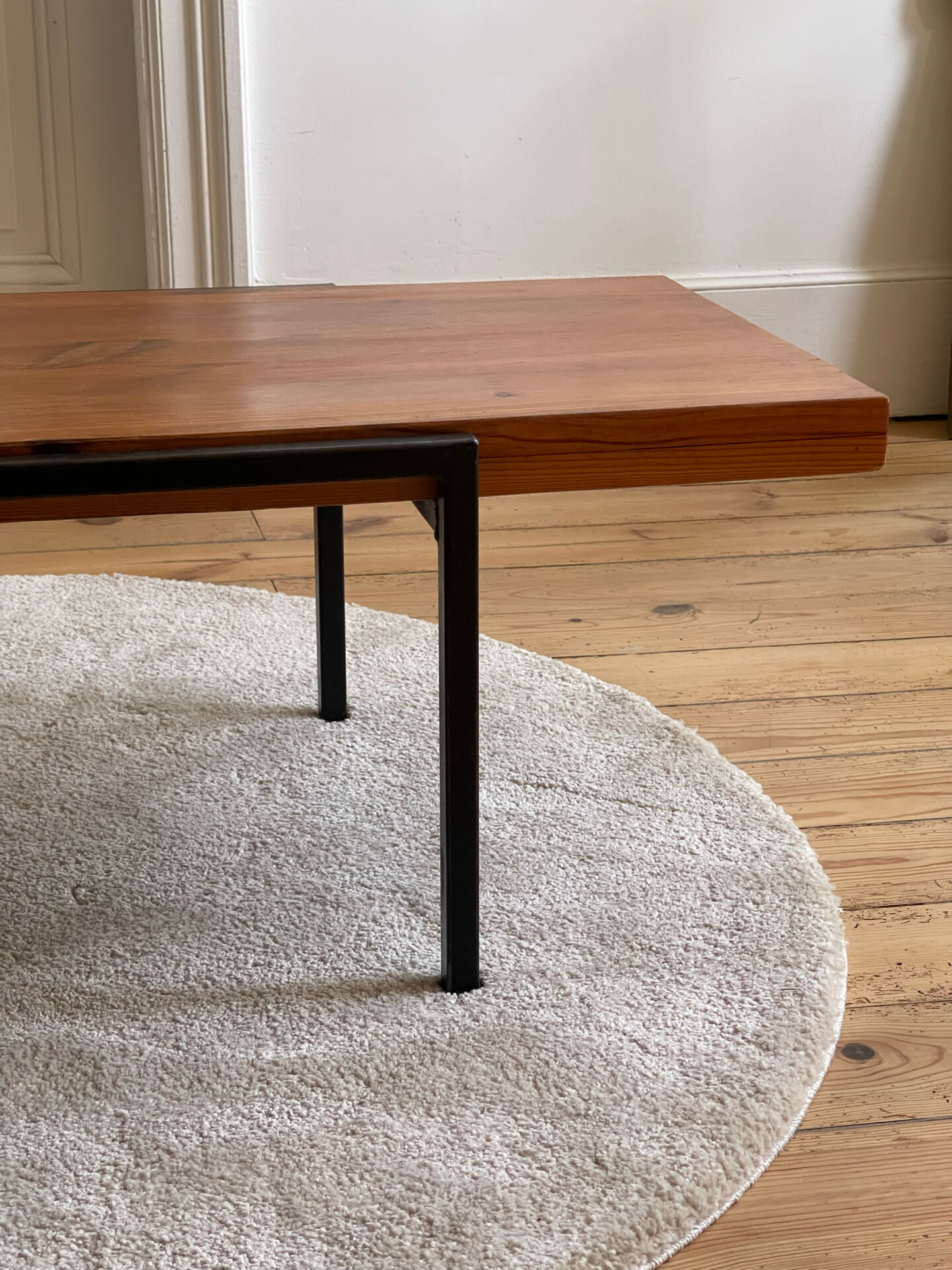Table basse pin et métal vintage