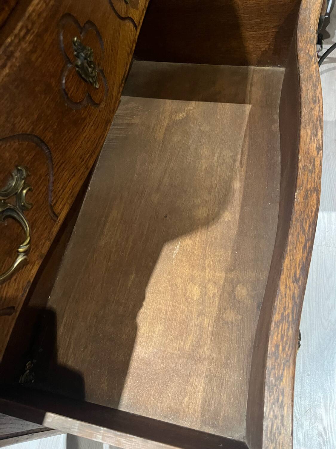 Antique oak chest of drawers