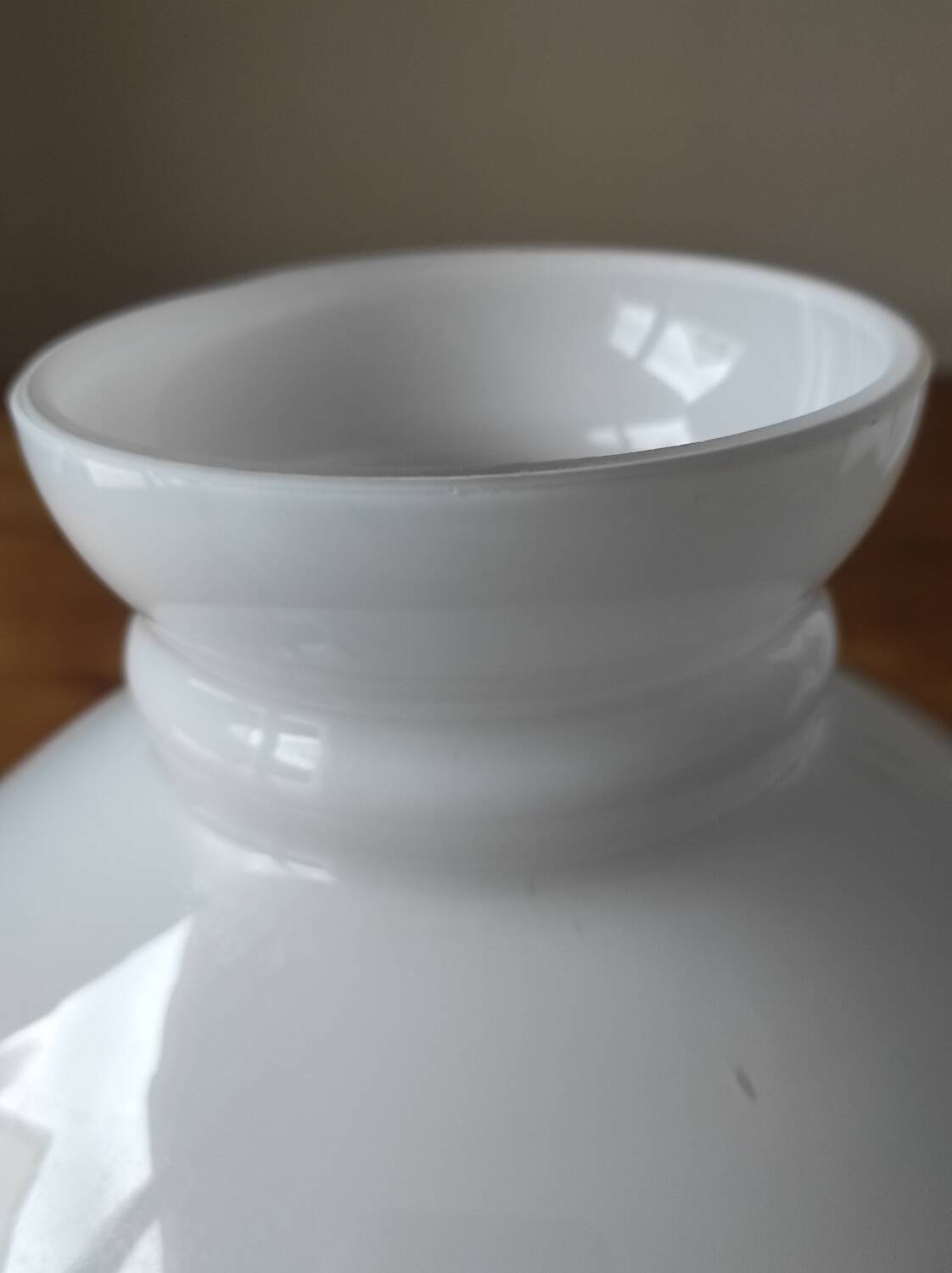 Globe in opaline, height 16.7 cm