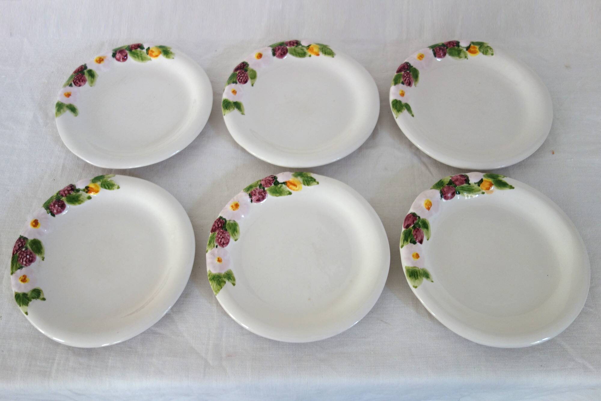6 plates + 2 bowls Barbotine fruit decor vintage