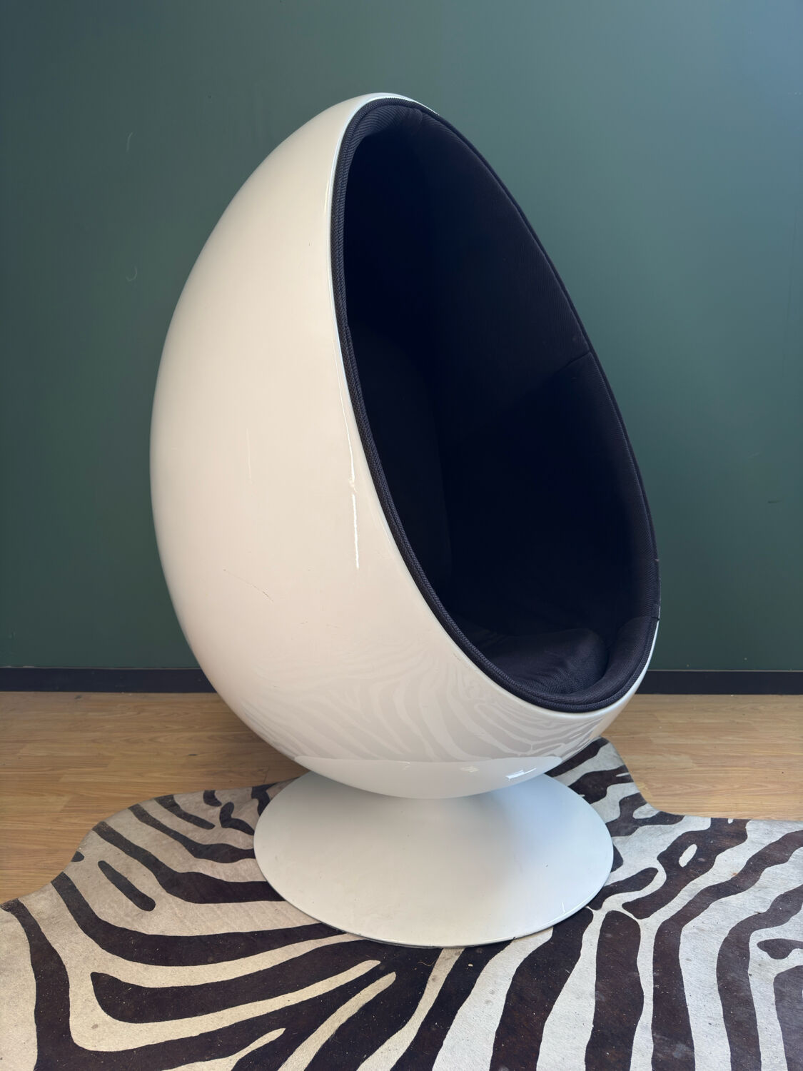 Egg chair