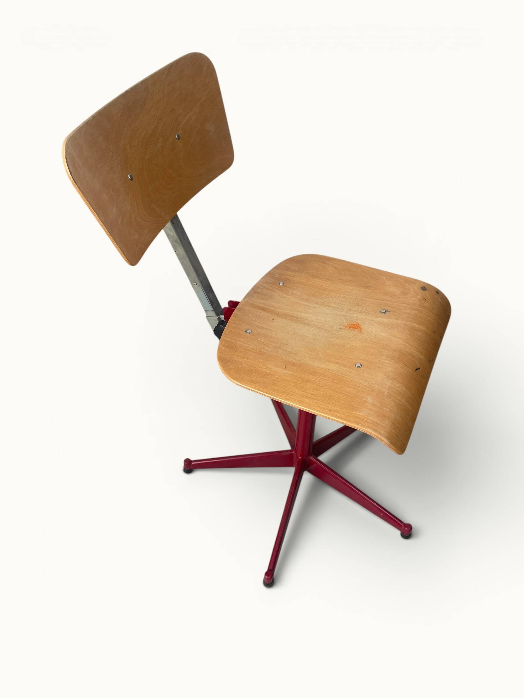Adjustable swivel workshop chair, plywood, star base, burgundy.