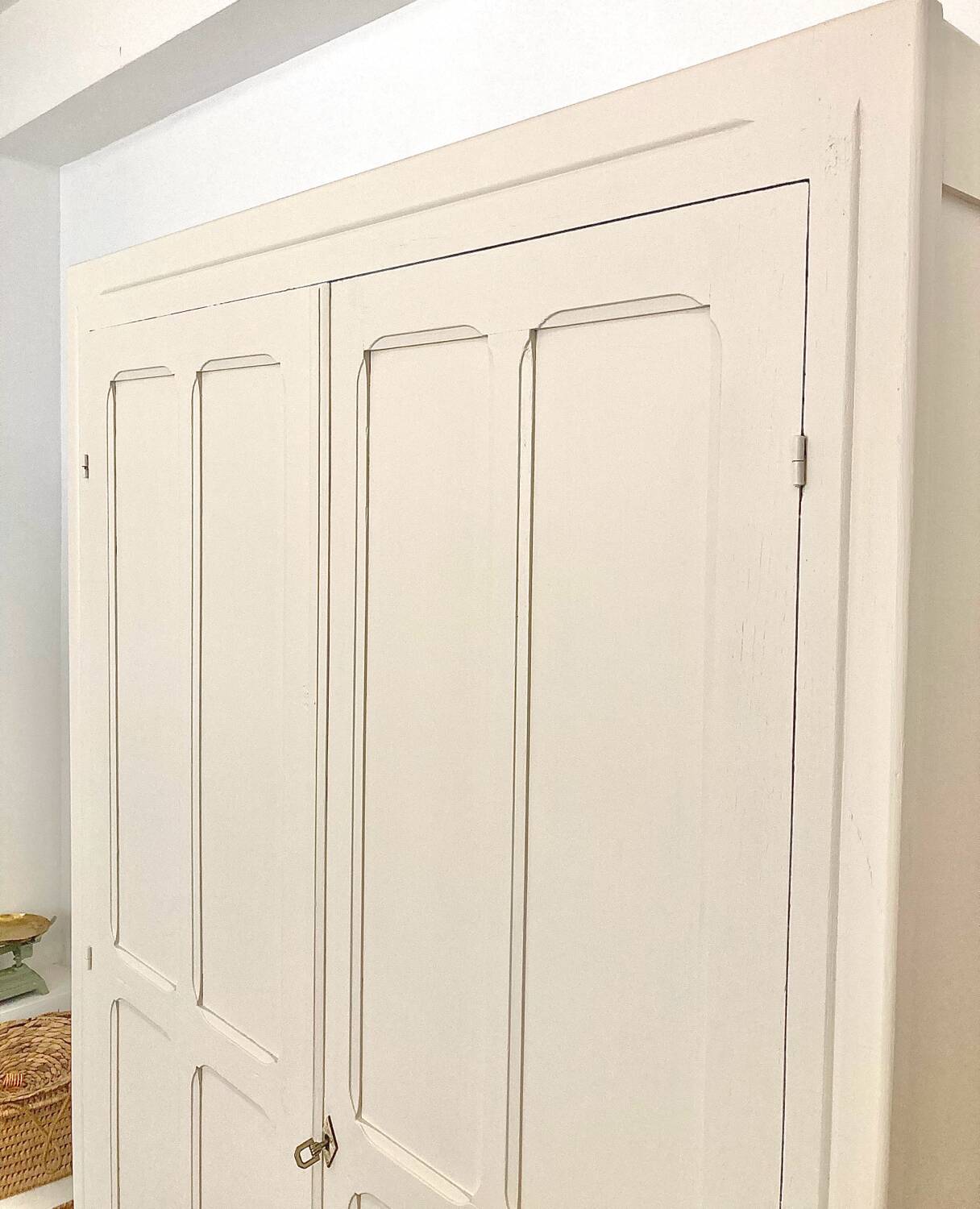 Armoire parisienne
