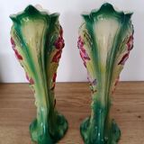 Paire de vases en barbotine art nouveau