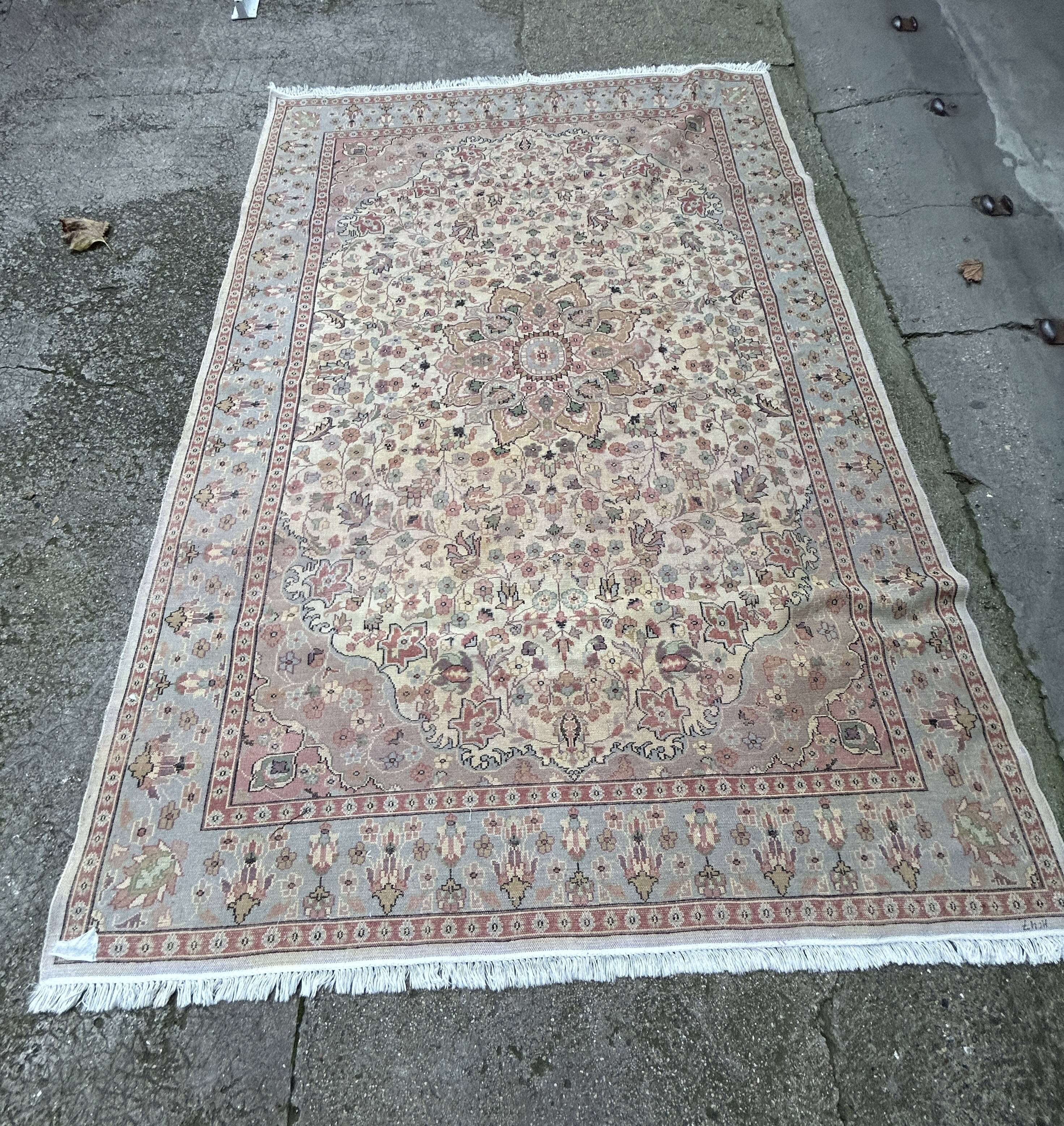 Floral oriental rug