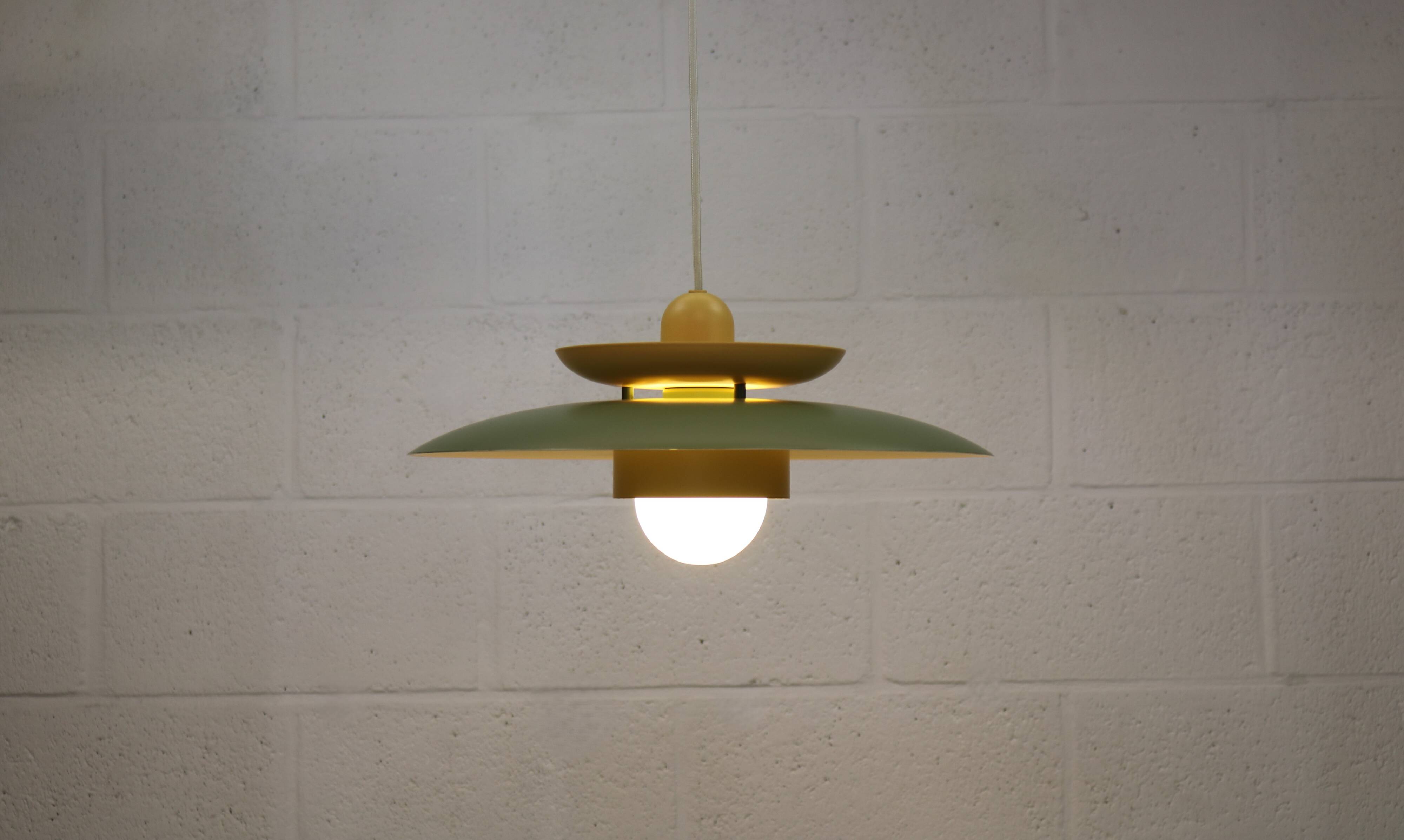Lampe suspendue laquée verte vintage - Danemark 1980 -