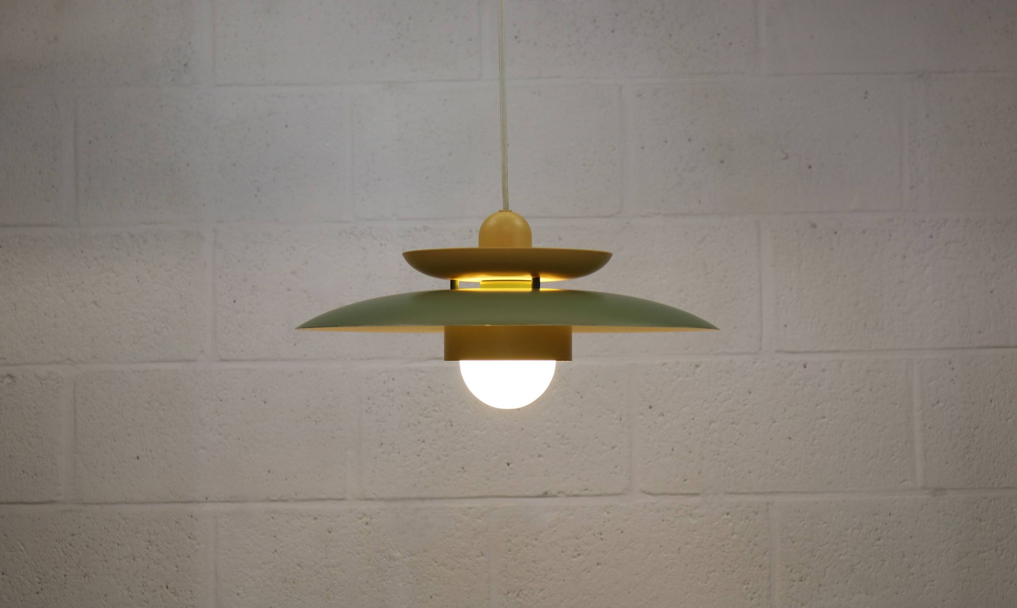 Lampe suspendue laquée verte vintage - Danemark 1980 -