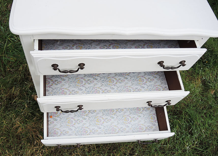 Old chest of drawers in white wood
