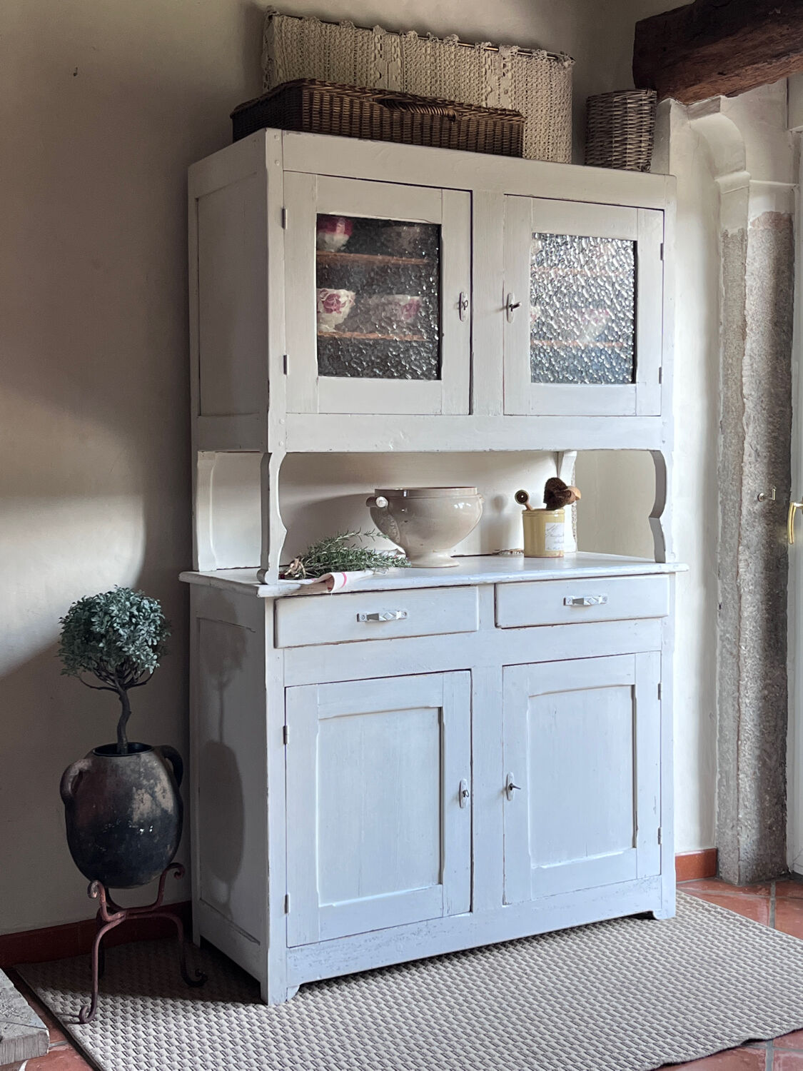 Double glass body buffet