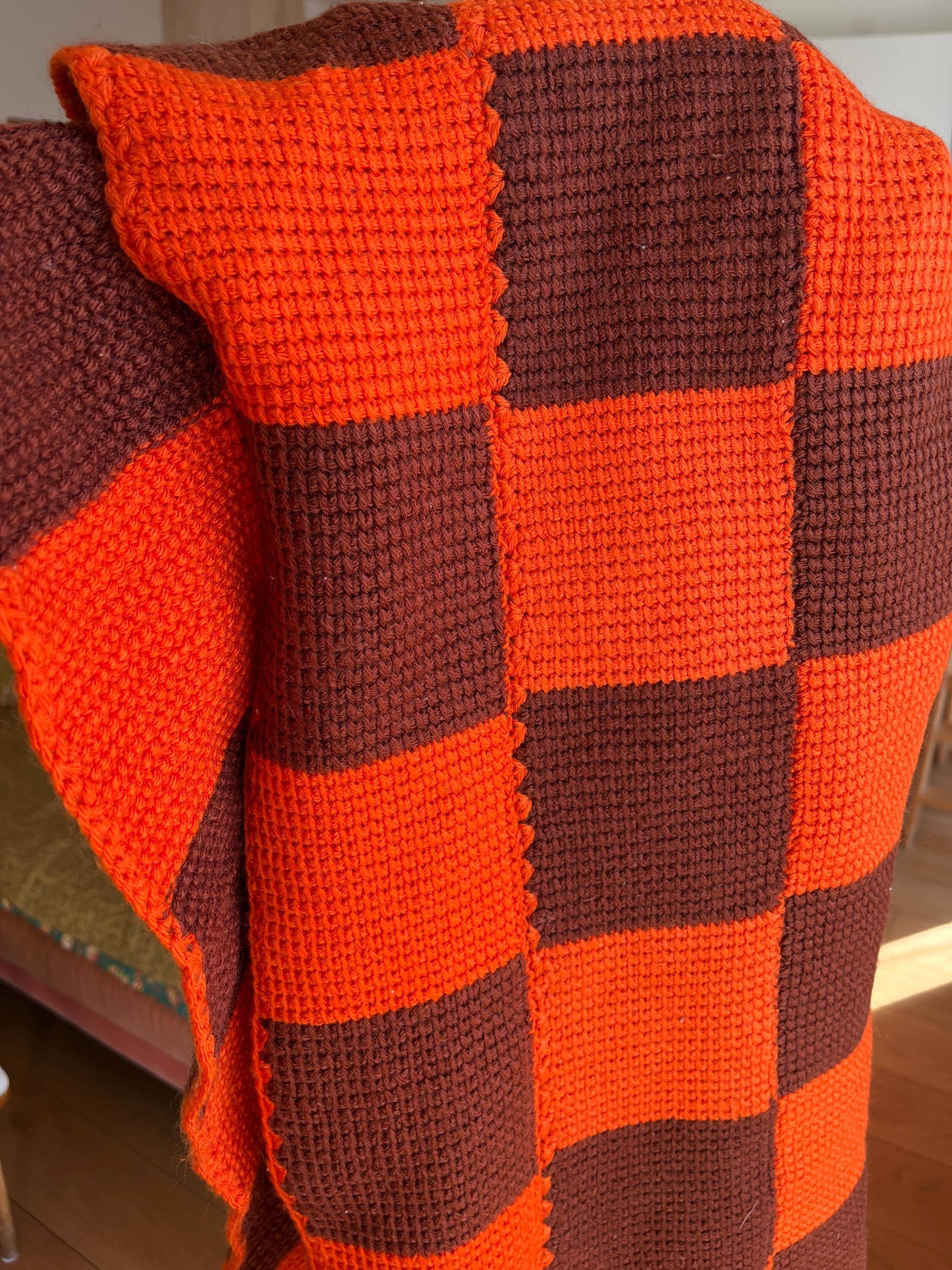 Vintage hand-knitted wool vichy blanket 110x88.