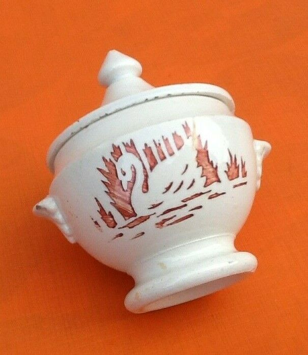 Dinette soup pot swan décor