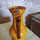 Carafe style amphore jaune moutarde