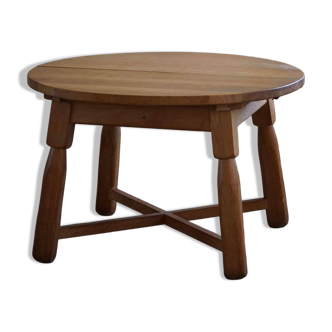 Brutalist round dining table in oak, mid-century, made in France, 1960s.