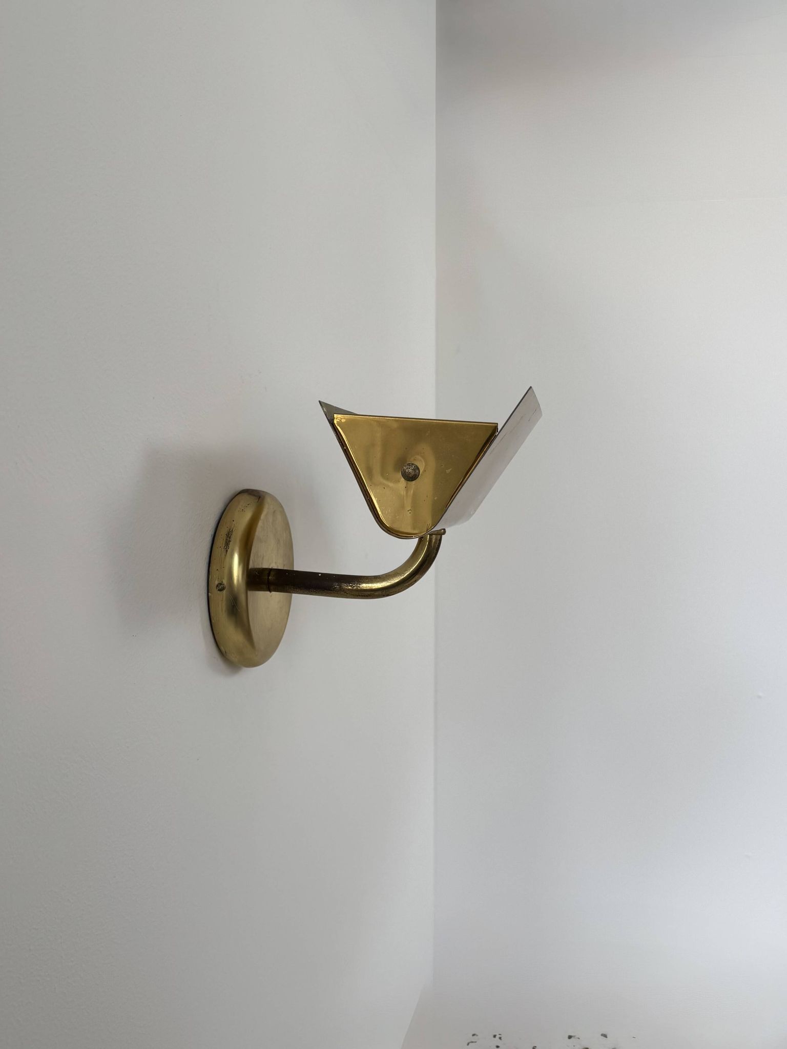 Vintage brass wall light, France, 1970.