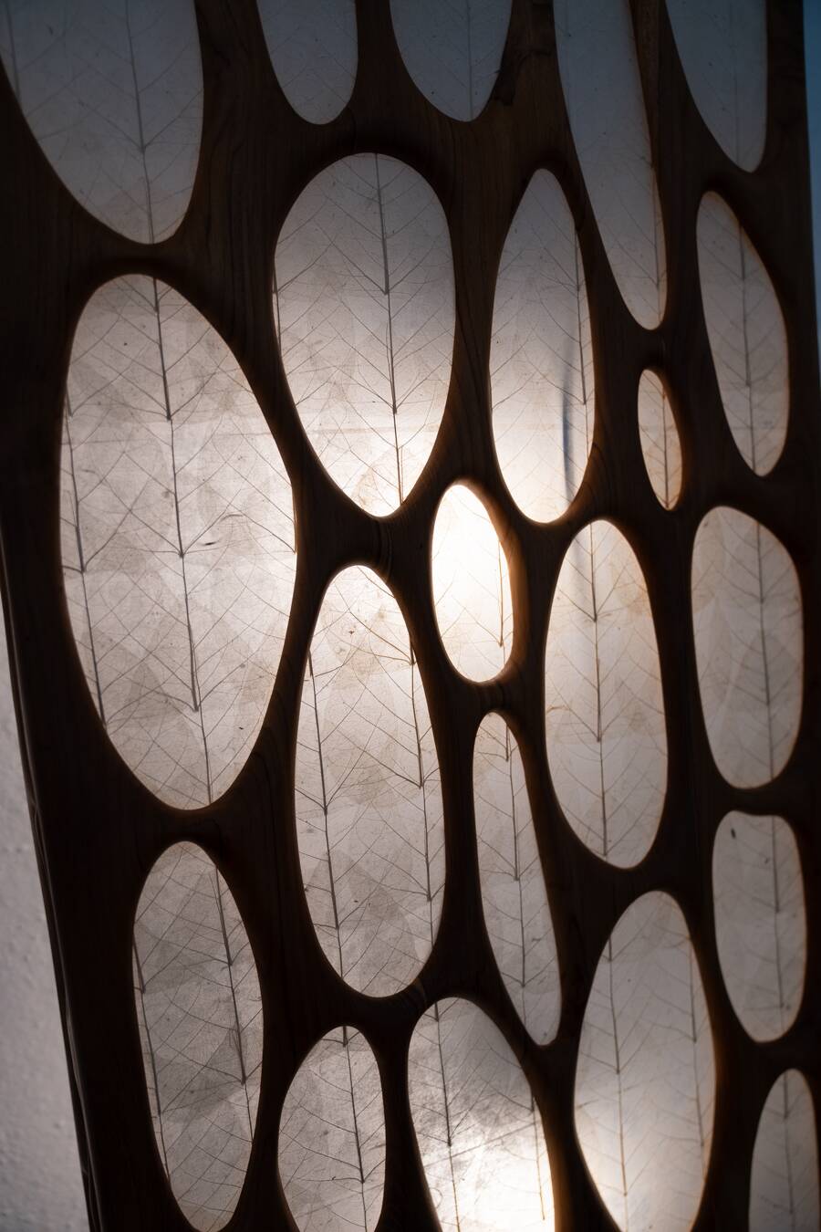 Wall light in cherry wood and rice paper, prod. Steelline 1980