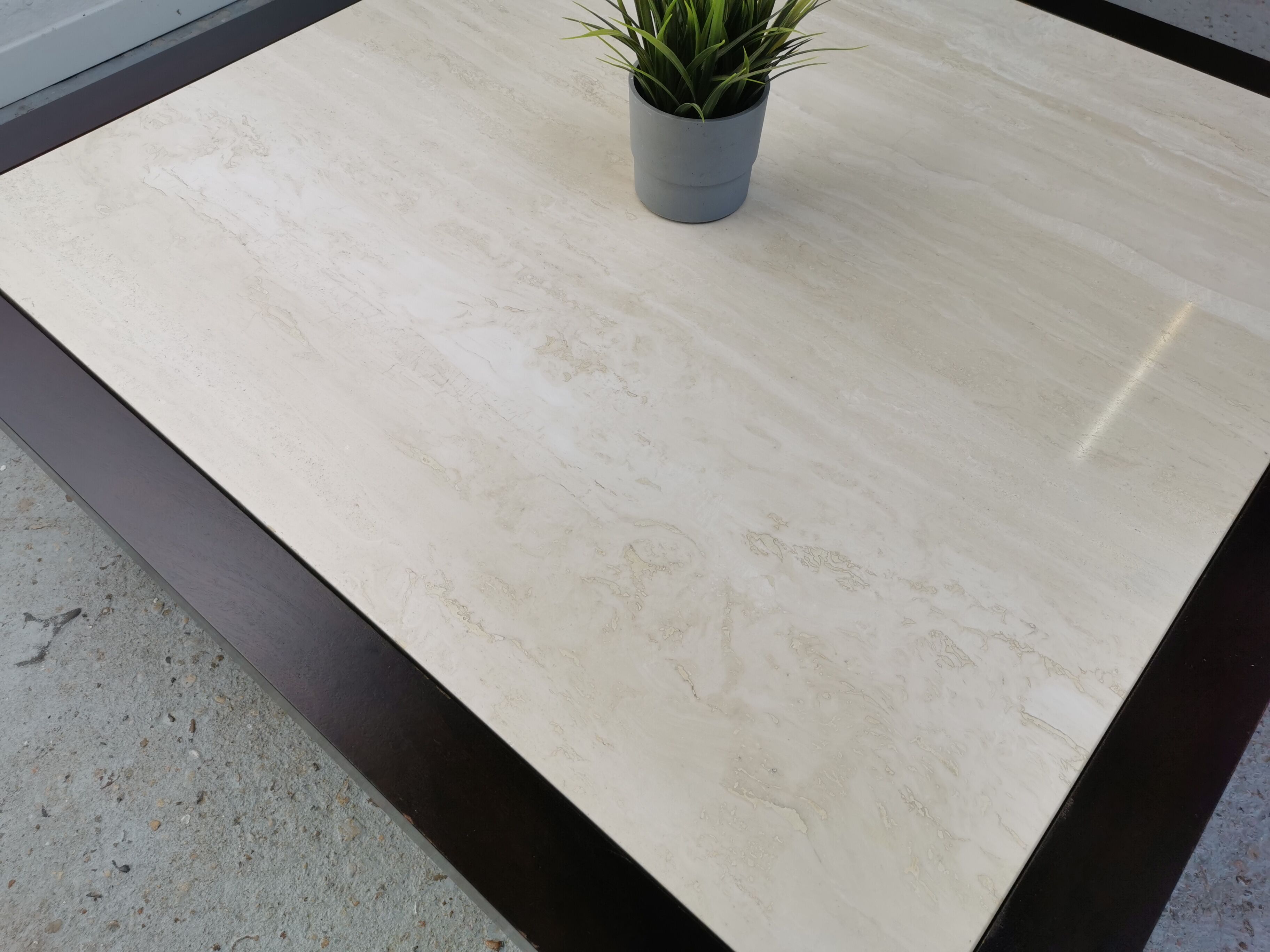 Table basse vintage travertin et bois design 1970