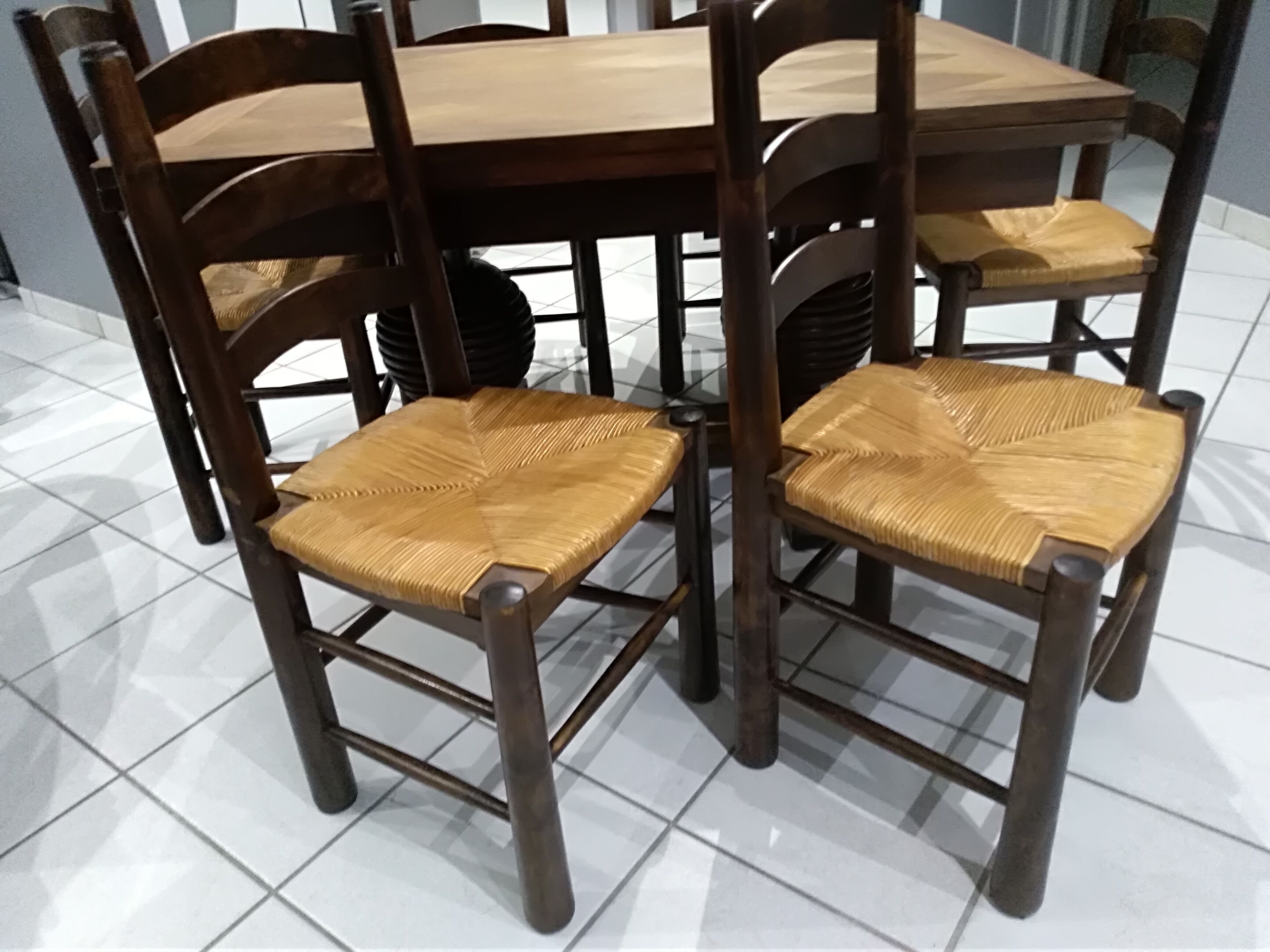 Suite of 6 brutalist straw chairs, 1940s