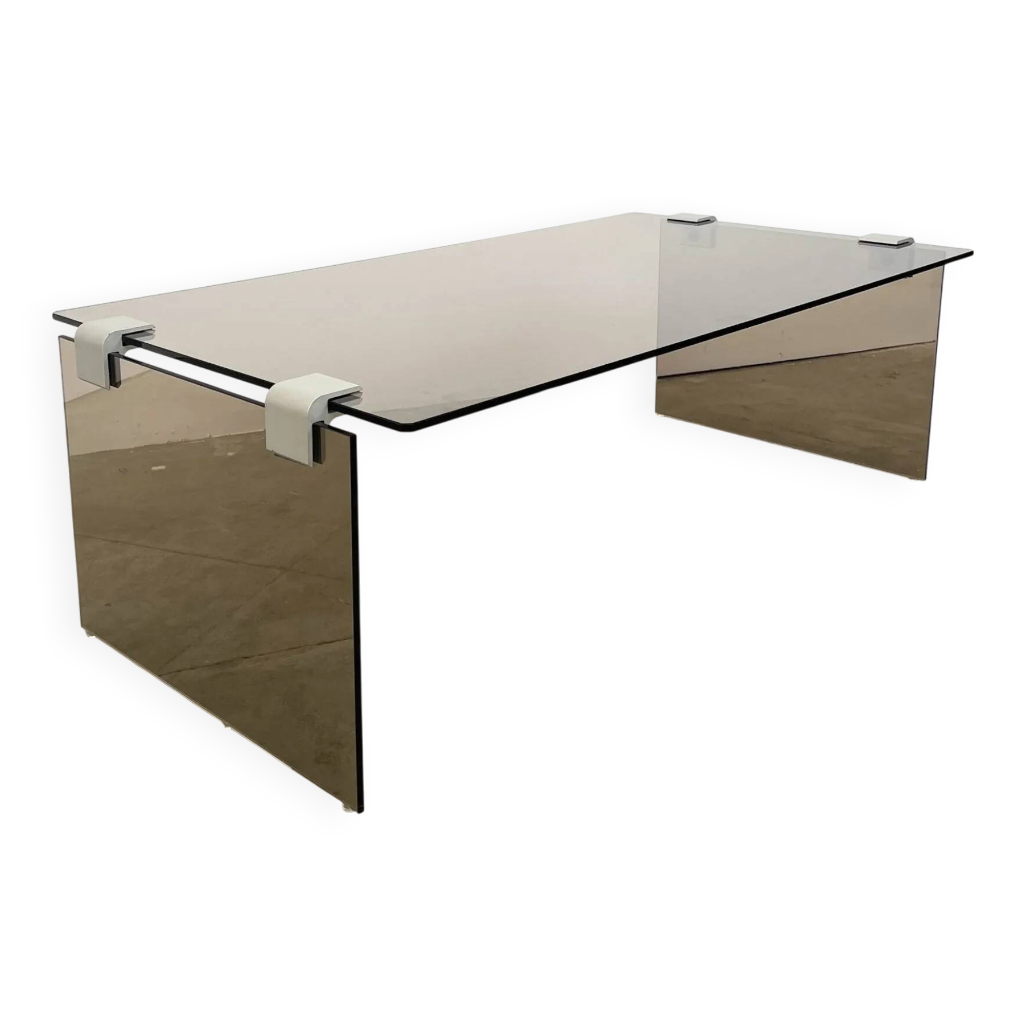 Table basse minimaliste 70s – verre bronze & alu