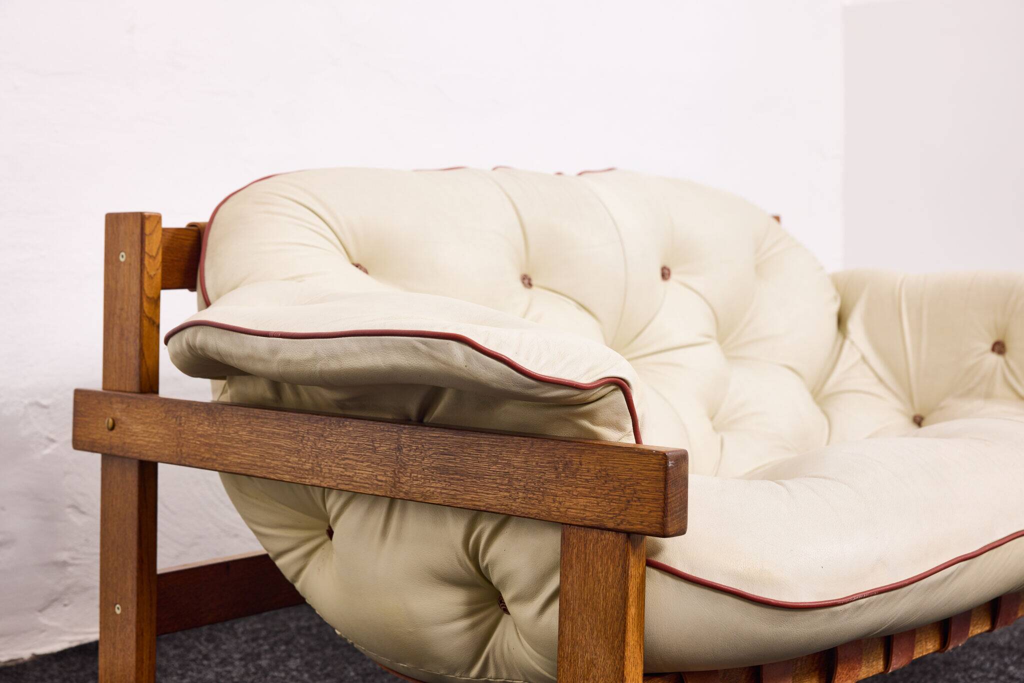 Mid century vintage Hungarian 'Senator' tufted leather 2-seater sofa, 1986