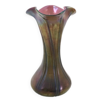 Vase art déco vintage en verre soufflé irisé rouge et vert dans le style de loetz