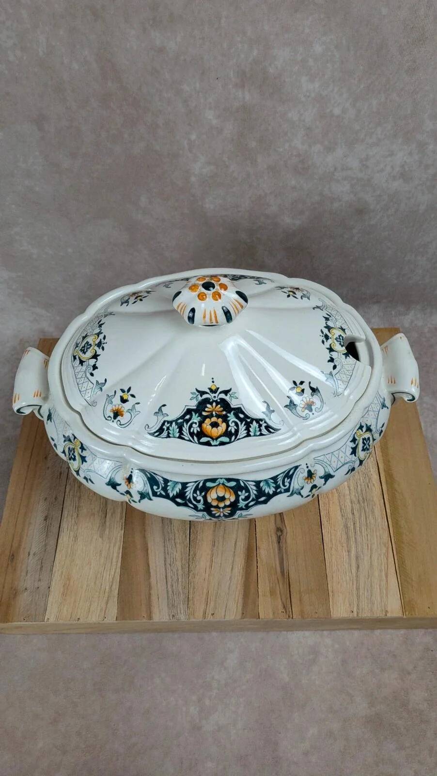 Large vintage Longchamp soup tureen