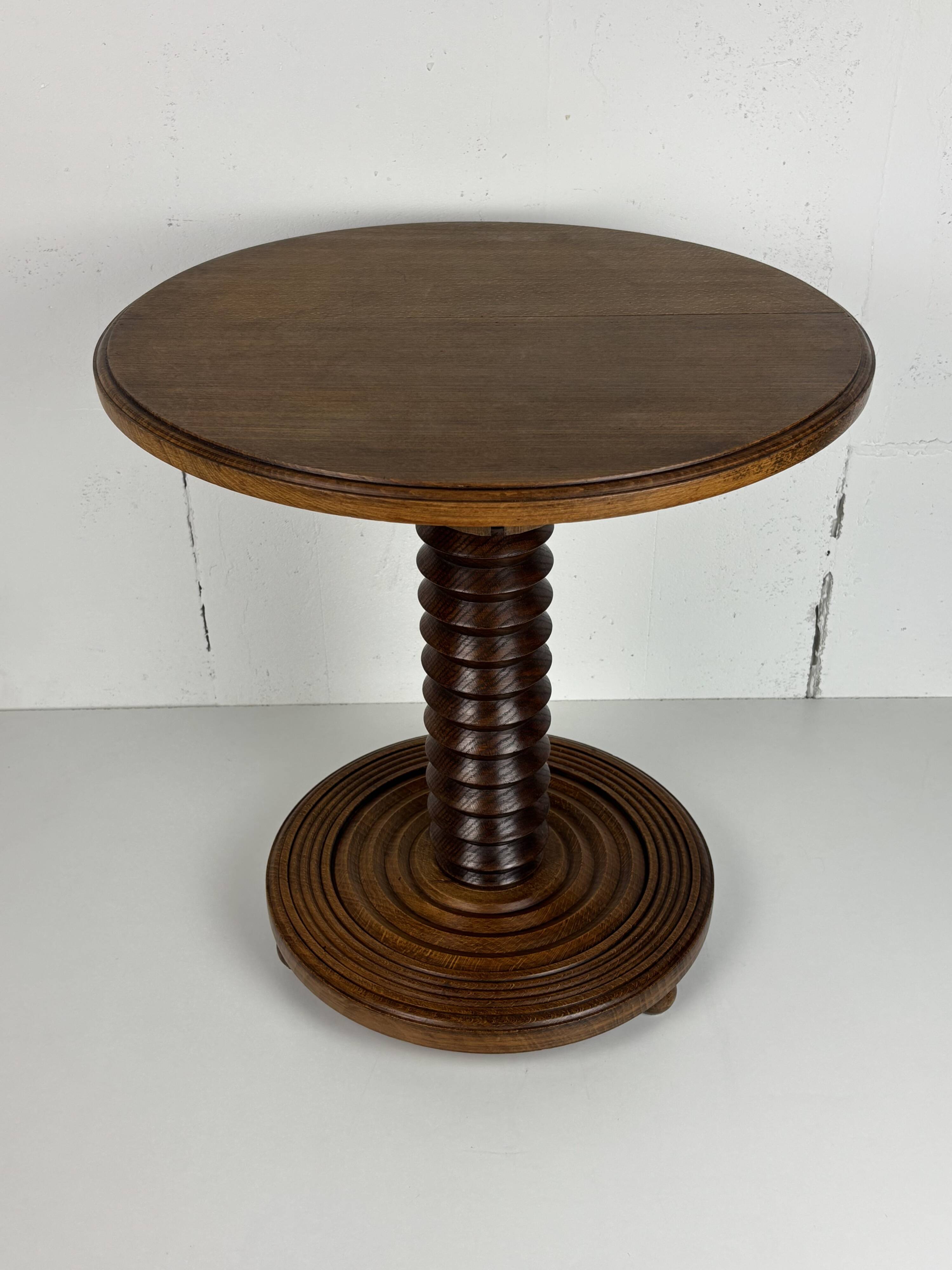 Table d'appoint brutaliste en bois tourné avec pressoir à vin