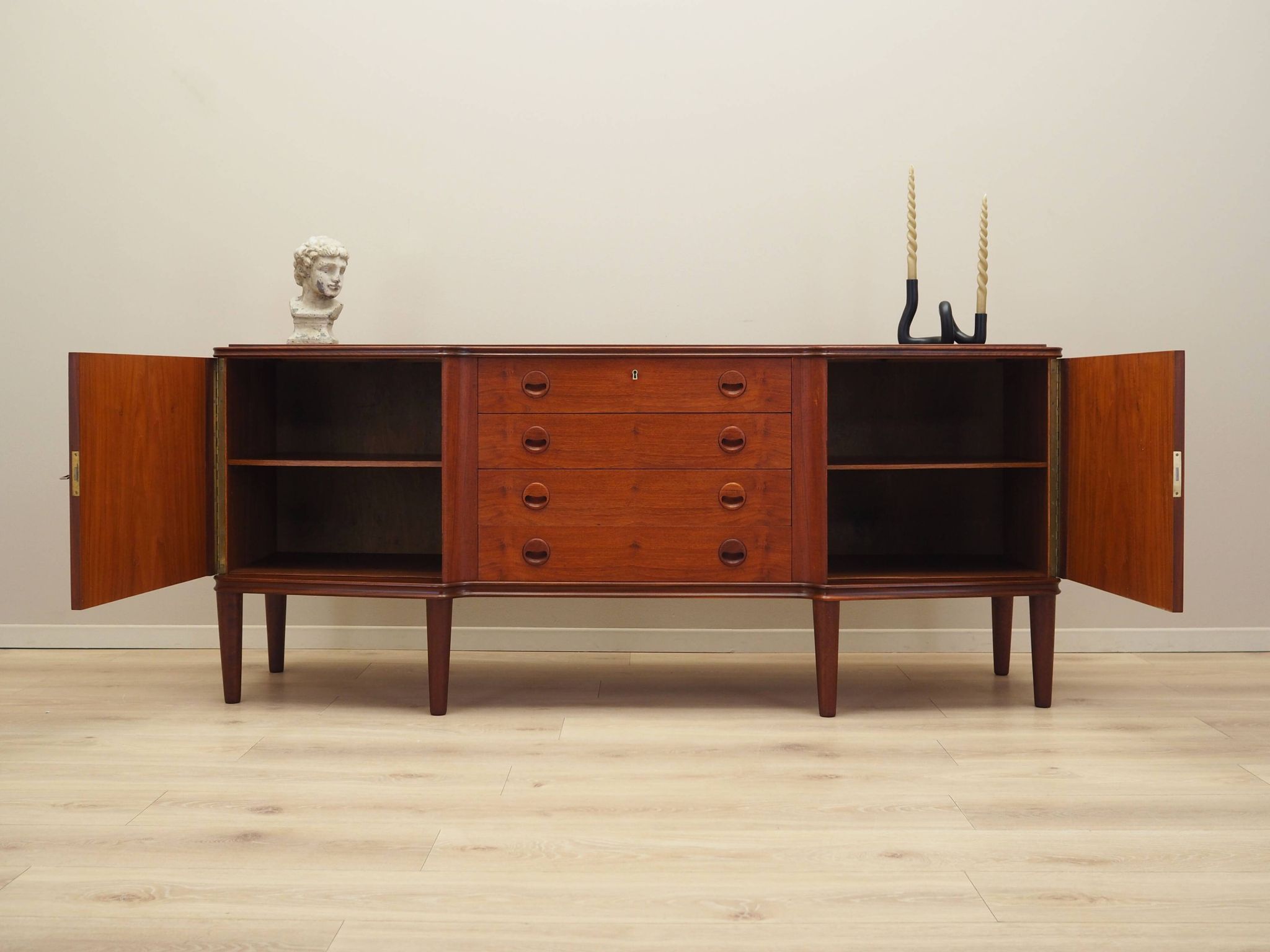 Enfilade en teck, design danois, années 1960, production : Danemark