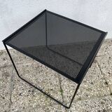 Minimalist nesting table