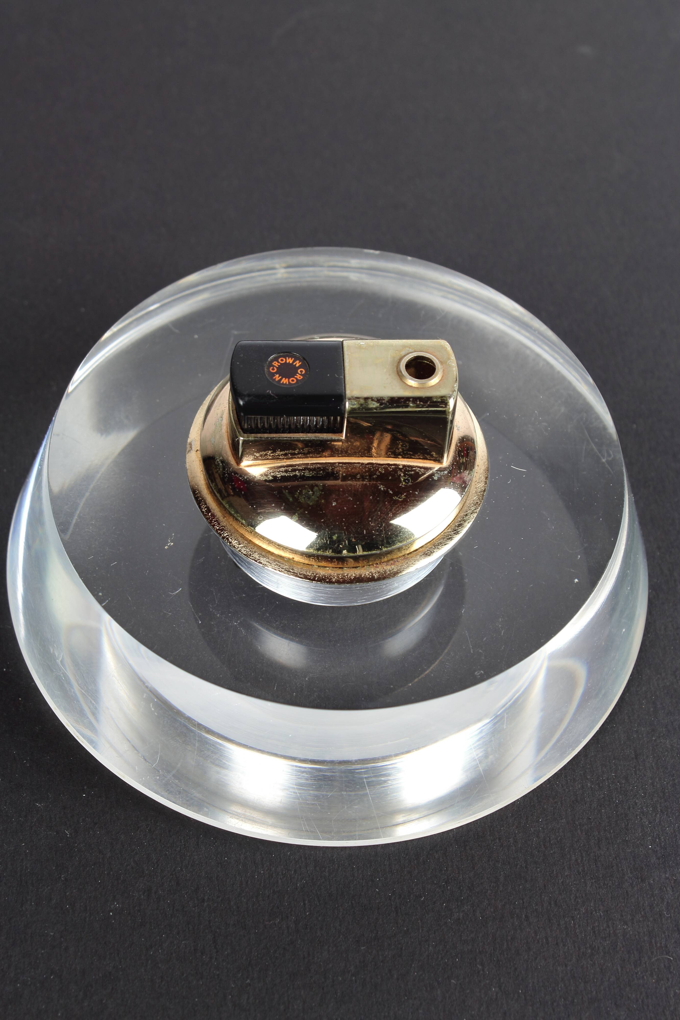 Table lighter in plexiglass and gold metal, Crespi style, 1970s.