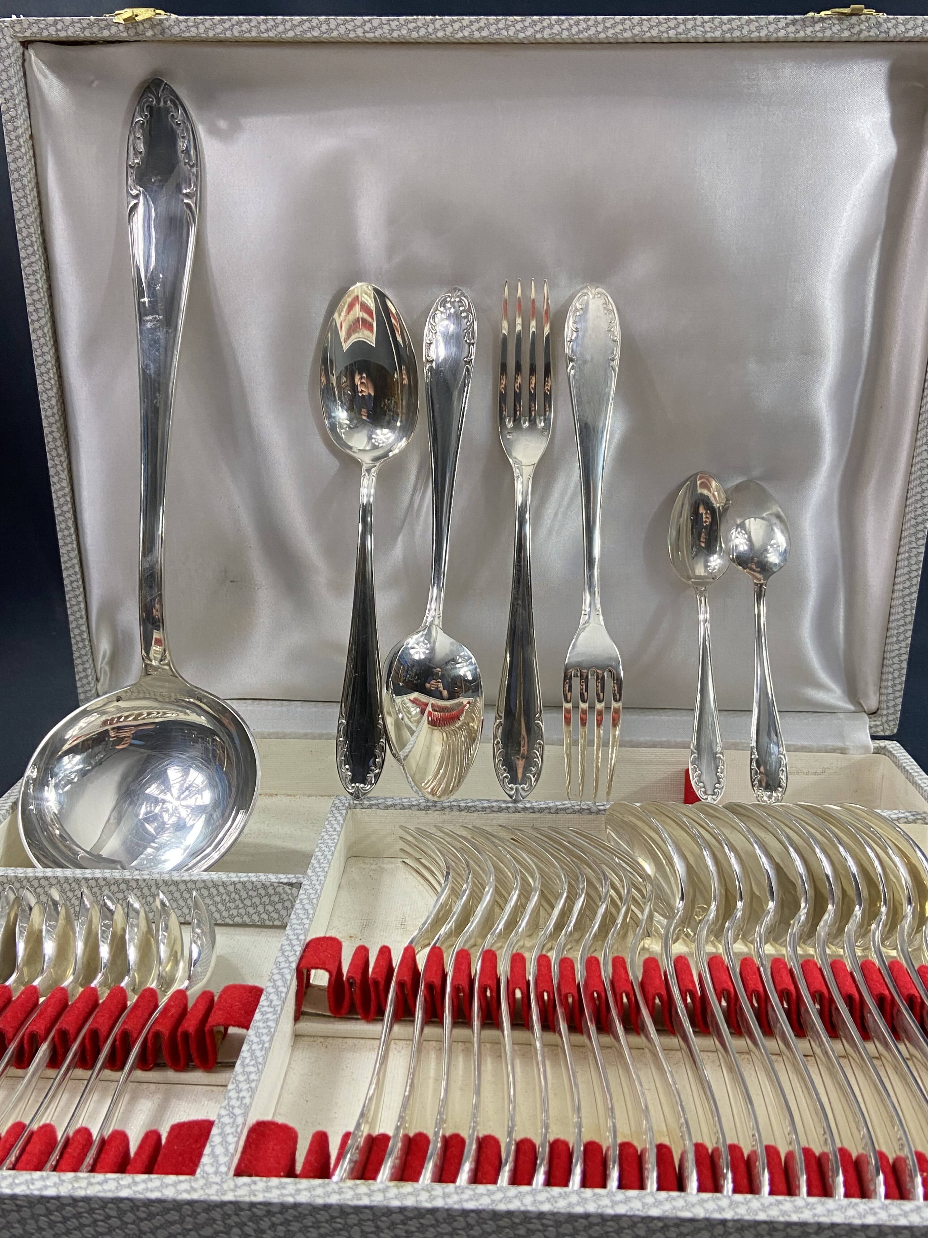 Louis XV style silver plated metal cutlery set