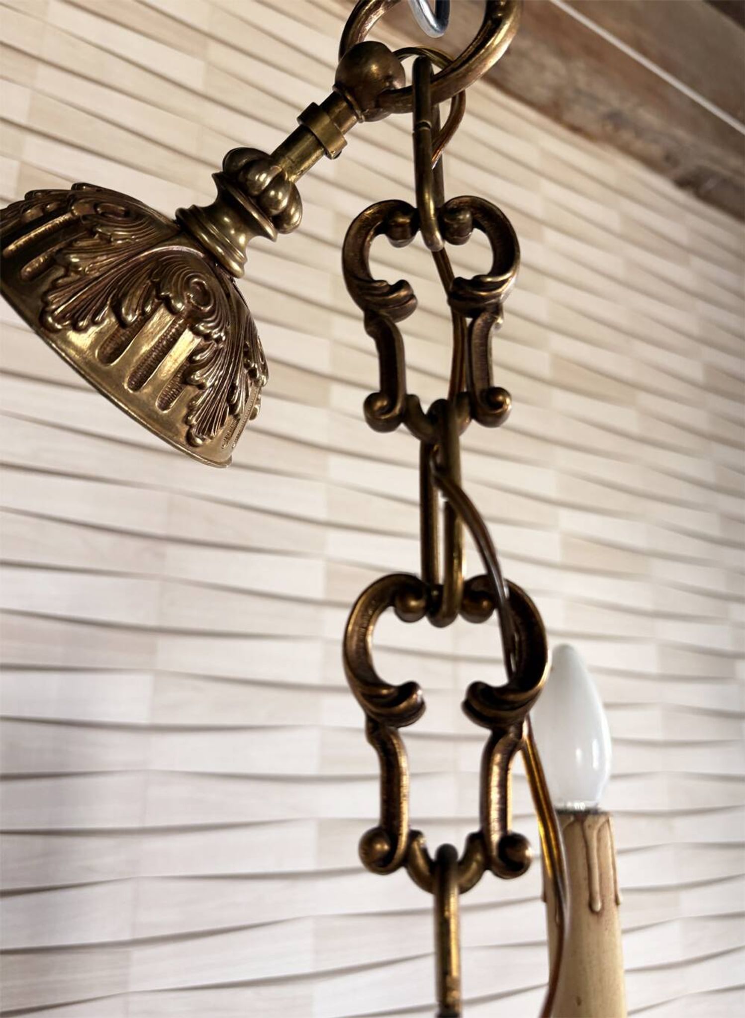 Five-armed golden brass chandelier – neoclassical elegance, Louis XVI spirit.