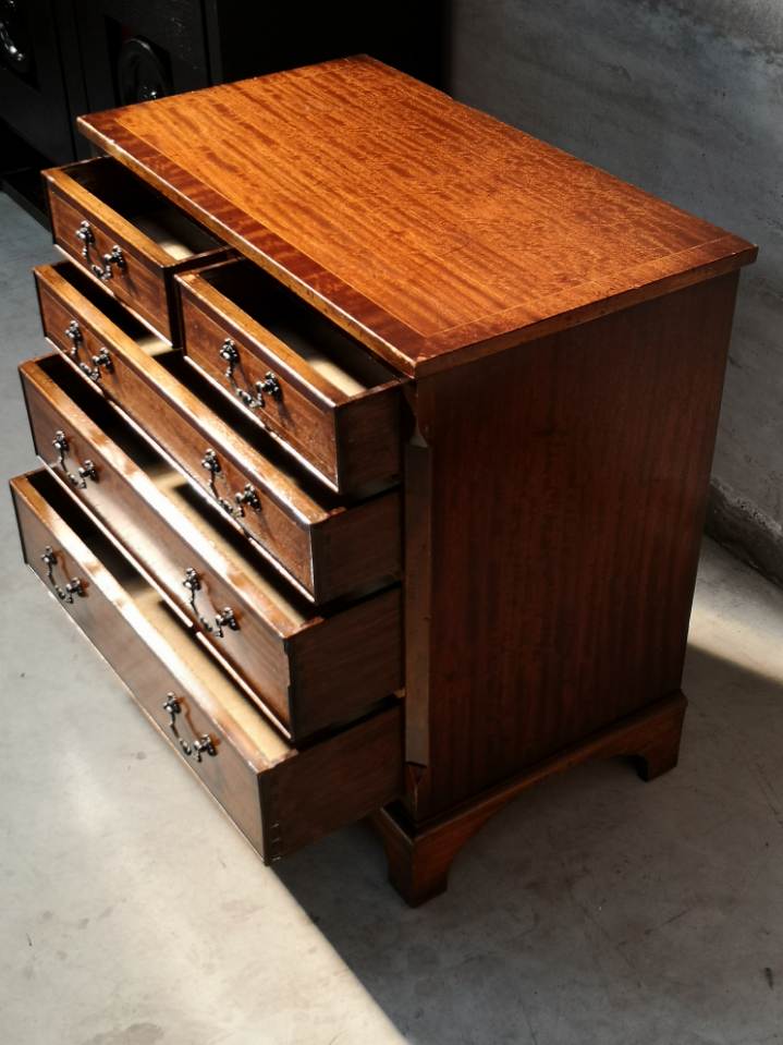 English mahogany chest of drawers 1960/1970