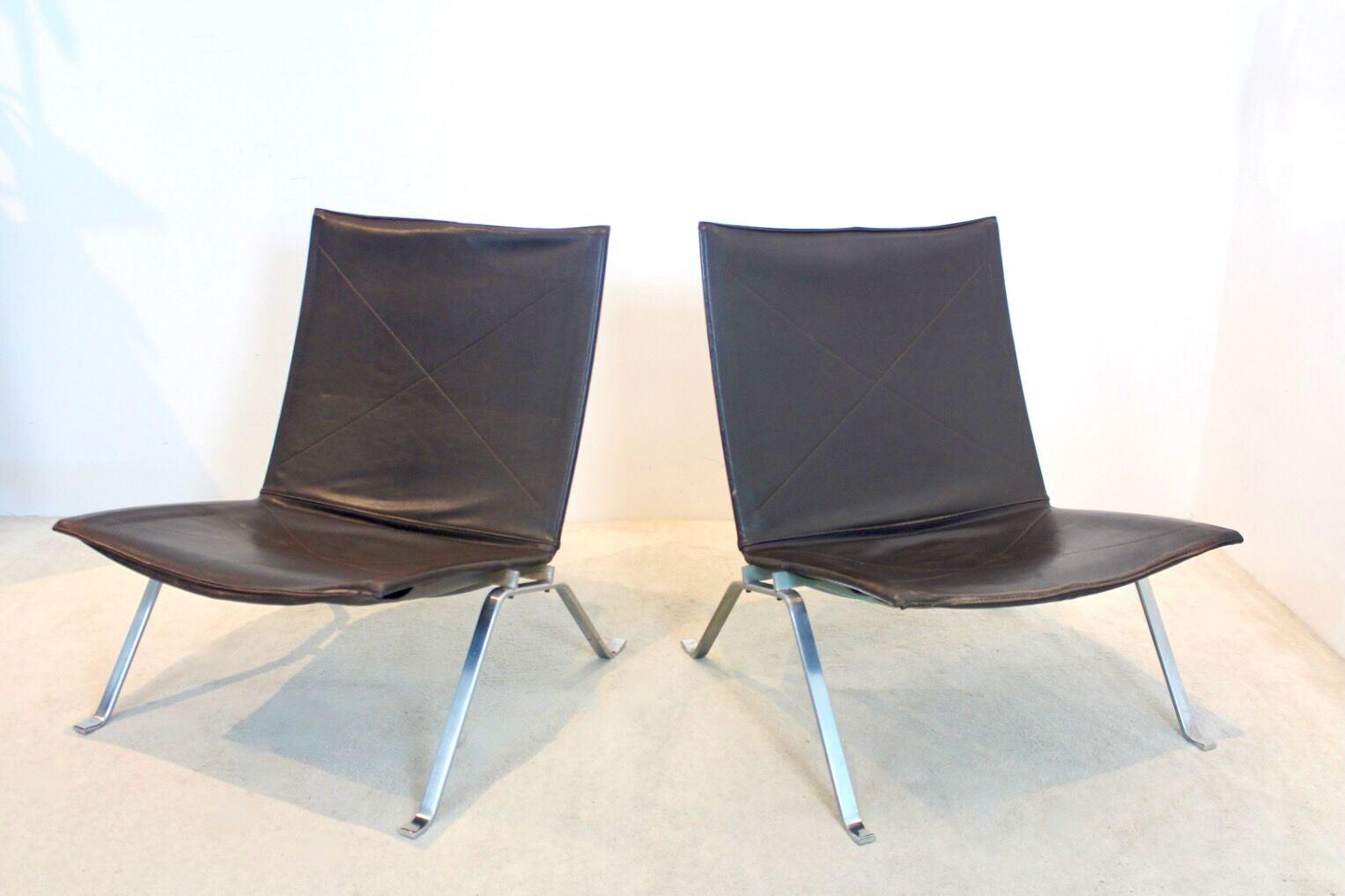 Fauteuils PK22 en cuir brun par Poul Kjærholm pour Fritz Hansen