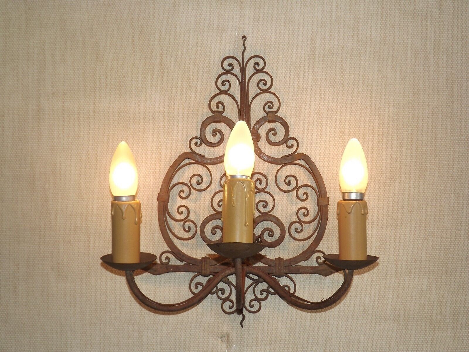 French triple wall sconce in wrought iron, early 20th century.