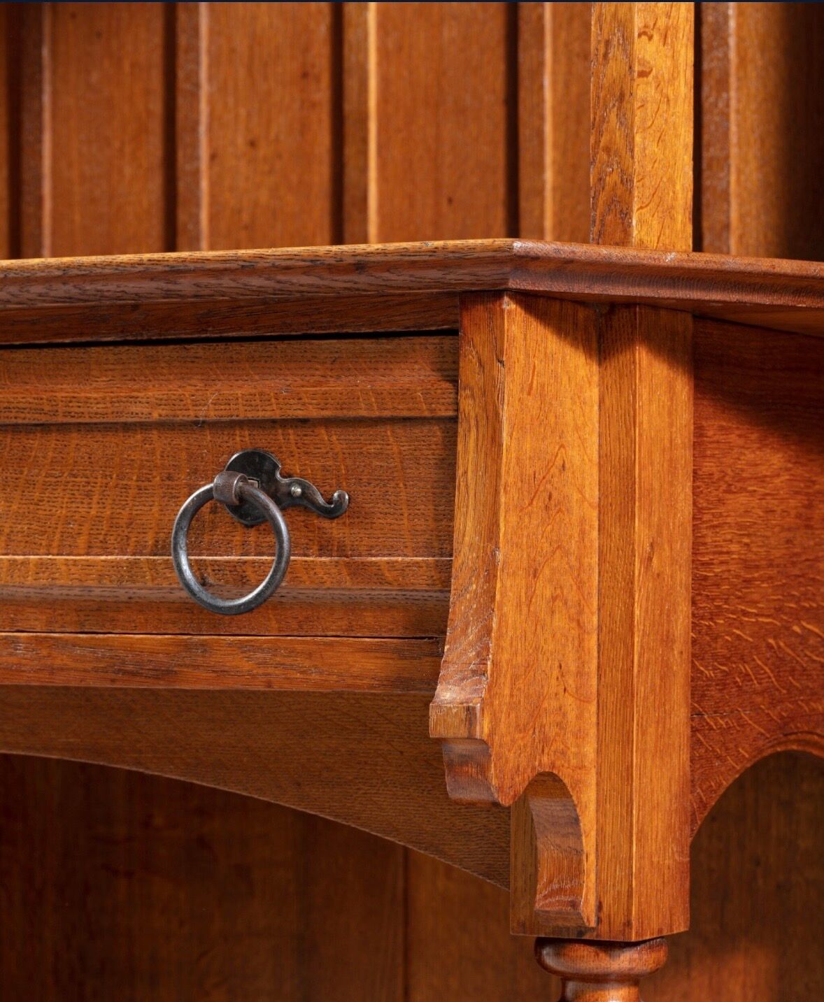 Gustave serrurier-bovy  buffet - vaisselier chambre d'artisan  circa 1