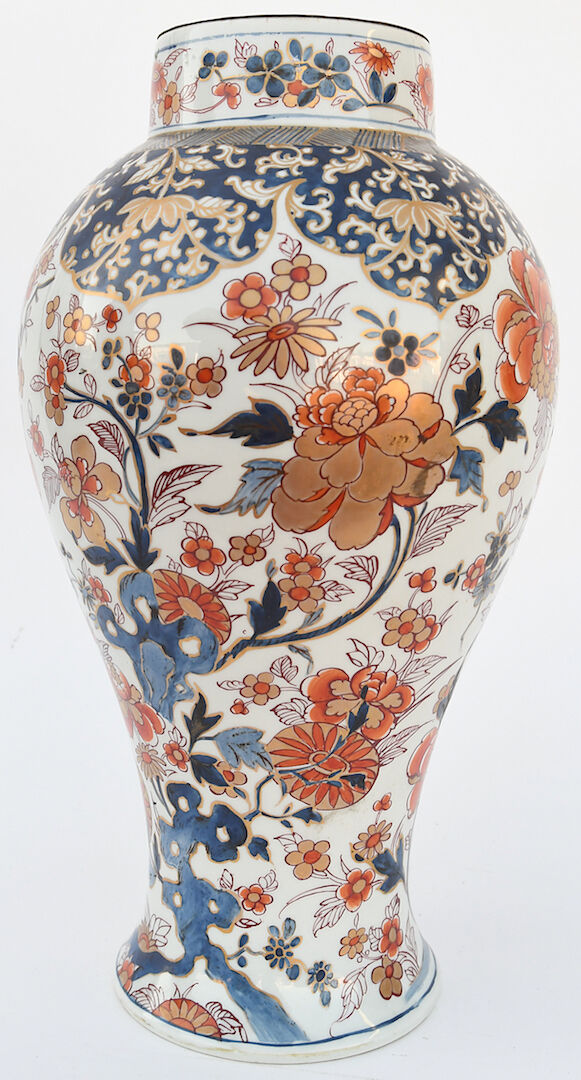 Imari porcelain vase
